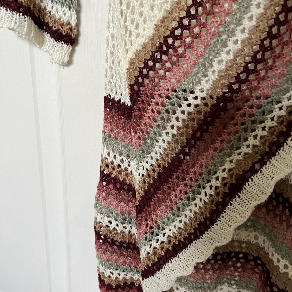 Absolutely Famous pink and White Shrug Sweater - Picture 5 of 7
